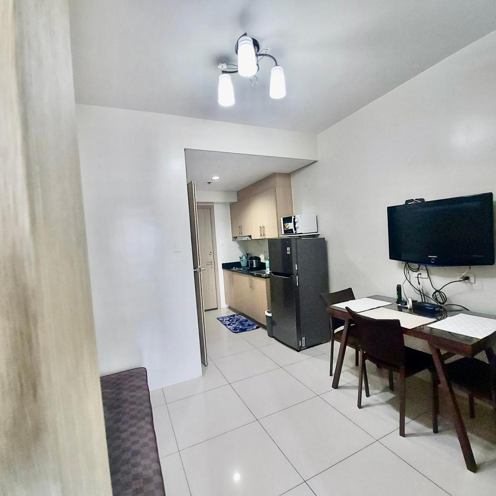 De Luxe, Standard And Studio Suites -The Breeze Residences-Close To Airport,Mall Of Asia, Us Embassy Маніла Екстер'єр фото