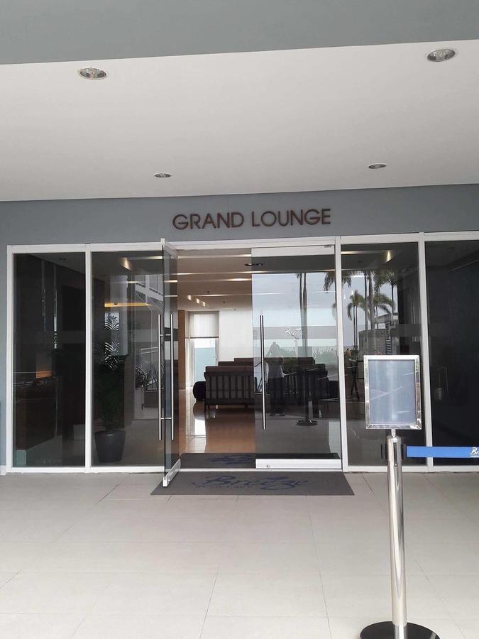 De Luxe, Standard And Studio Suites -The Breeze Residences-Close To Airport,Mall Of Asia, Us Embassy Маніла Екстер'єр фото